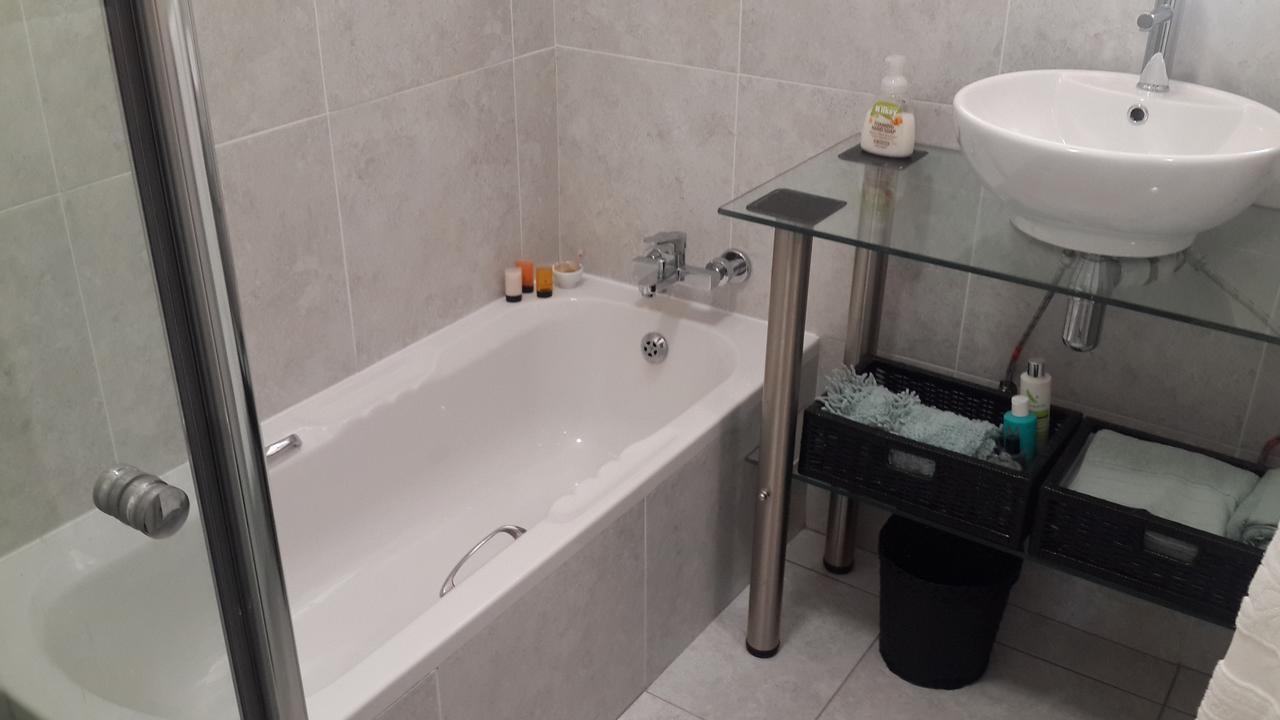 ヨハネスブルグ R & R'S Retreat Bed & Breakfast エクステリア 写真