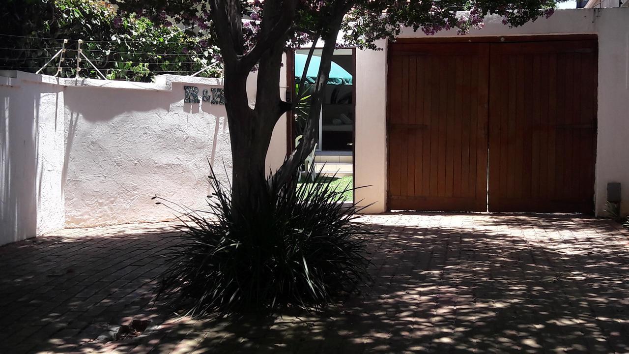 ヨハネスブルグ R & R'S Retreat Bed & Breakfast エクステリア 写真