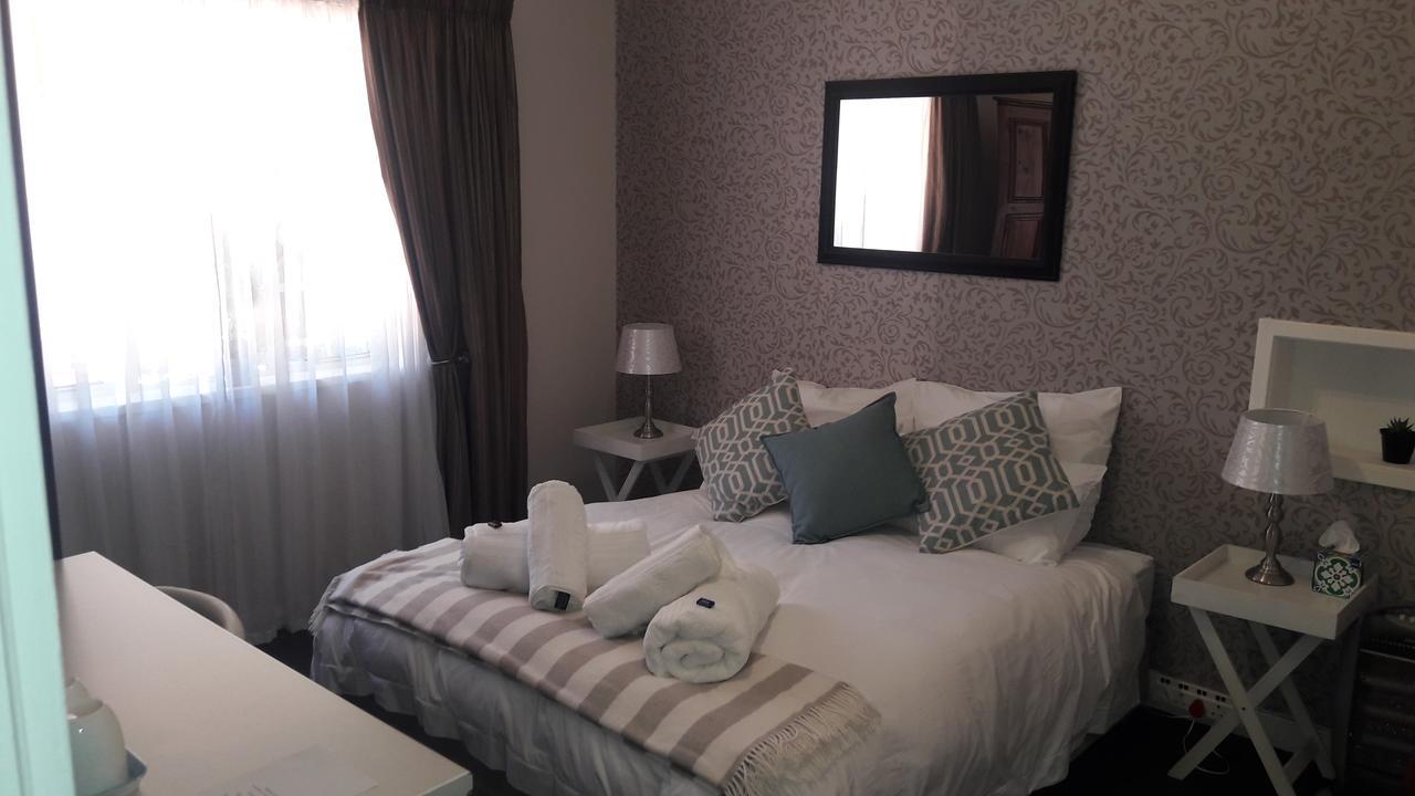 ヨハネスブルグ R & R'S Retreat Bed & Breakfast エクステリア 写真